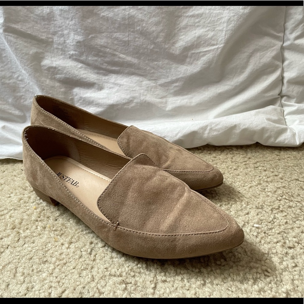 POINTY TAN SUEDE FLATS - Picture 3 of 3